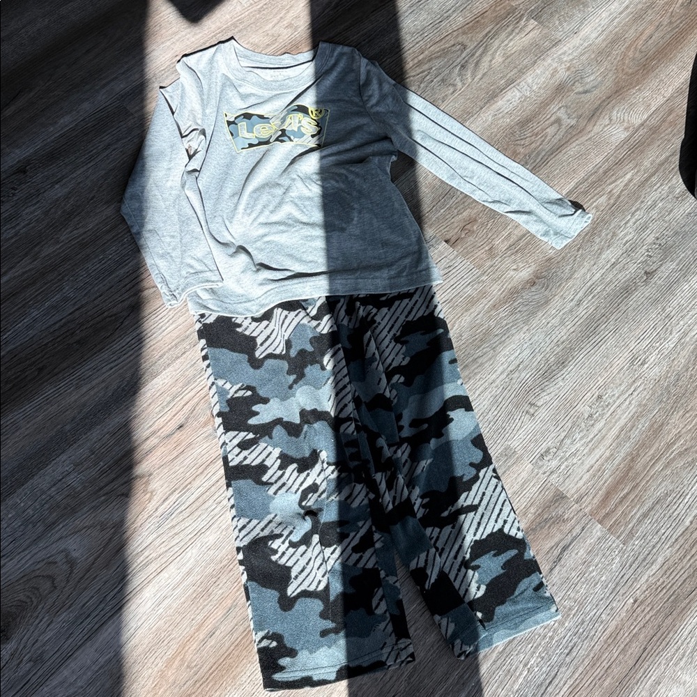 Levi's Black and Gray Camouflage Top leisure wear